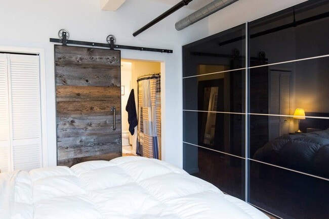 Bedroom to Bathroom - 1220 Buttonwood St Unidad Apt 404