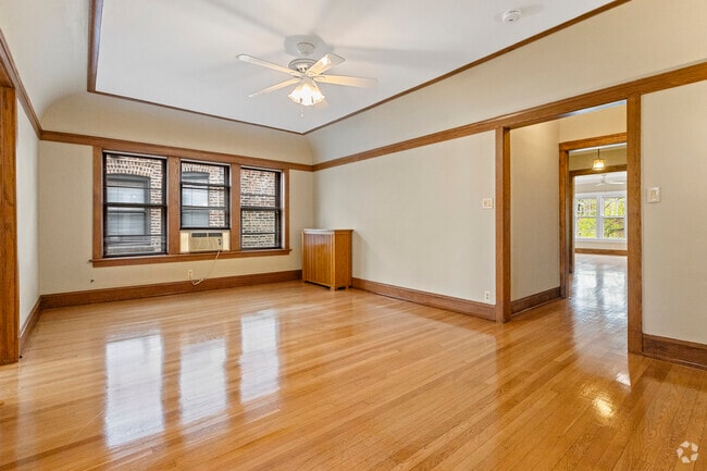 Building Photo - 6645 N Greenview-3 Unit 3 Rental