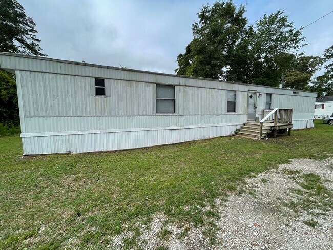 2 bedroom, 2 bath Mobile Home - 2 bedroom, 2 bath Mobile Home