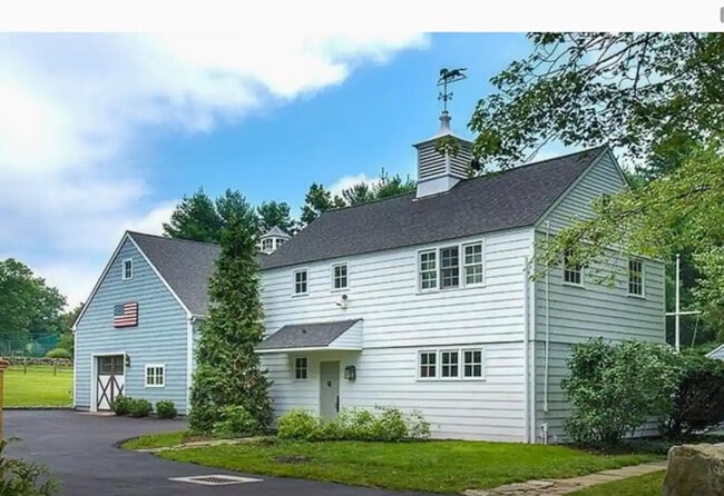Building Photo - 437 Hulls Farm Rd Unit Carriage House