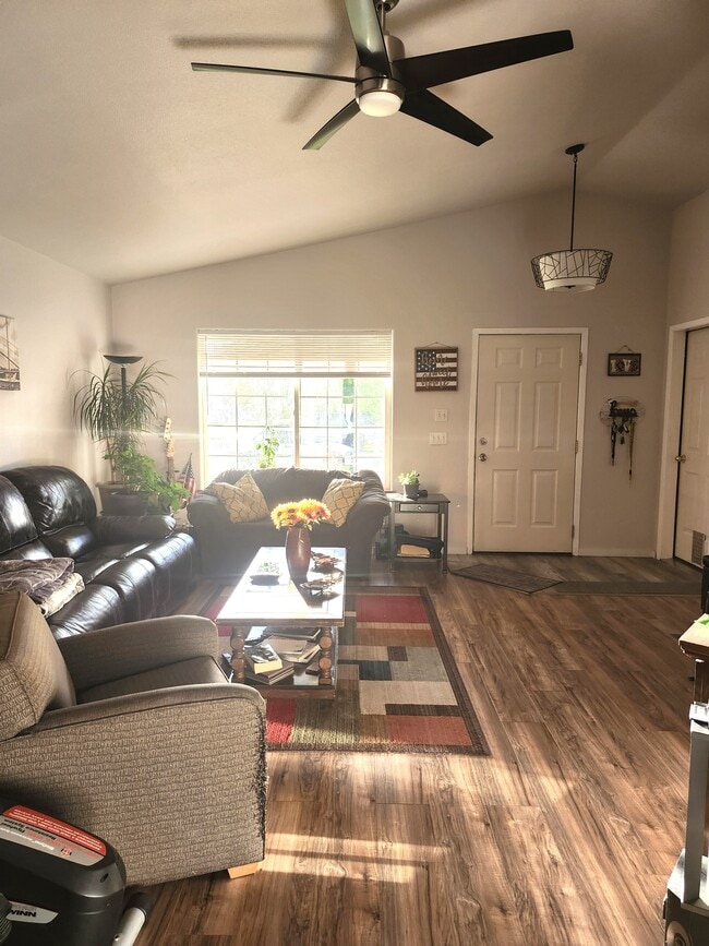 Photo - 5810 N Loraine St