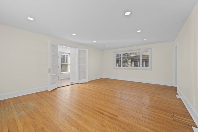 Photo - 823 Deerfield Rd