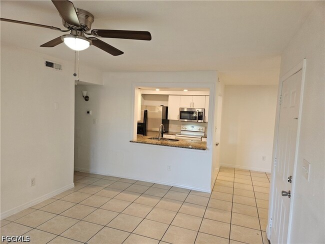 Photo - 2885 Winkler Ave Unidad 603