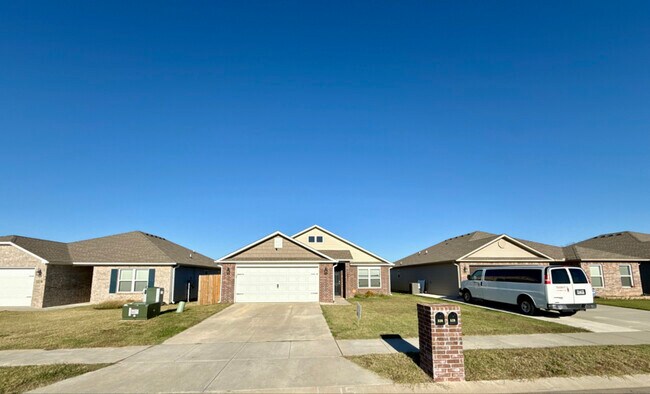 Photo - 530 Woodcreek Lp