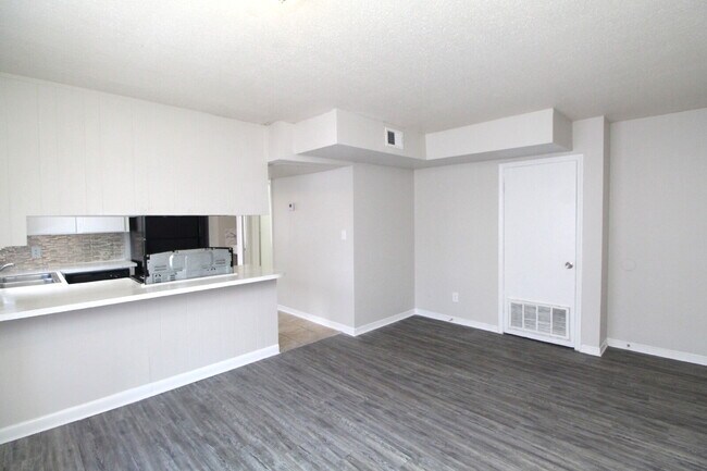 Photo - Updated 1BR First-Floor Apartment Near UWF & West Florida Hospital with LVP Flooring, Included Se... Unit G5