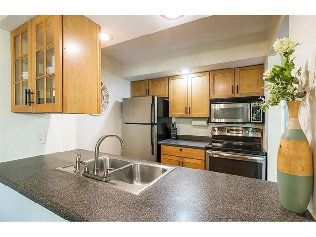 Photo - 334 W 5th St