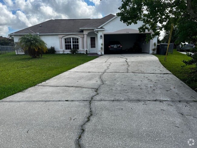 Building Photo - Three-Bedroom House with a Fenced Yard!