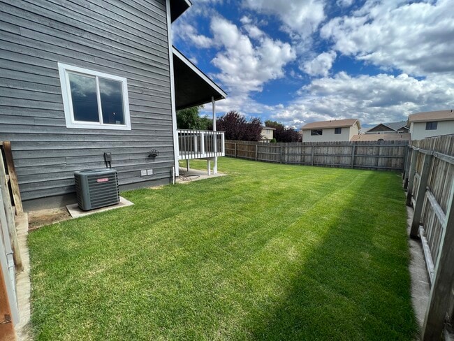 Photo - 610-612 12th St NE