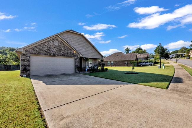 5623 Goodwin Ct