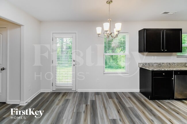 Photo - 4019 Maderia Dr NW