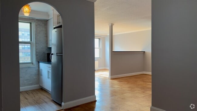 Building Photo - 201 St Pauls Ave Unit 8M Rental