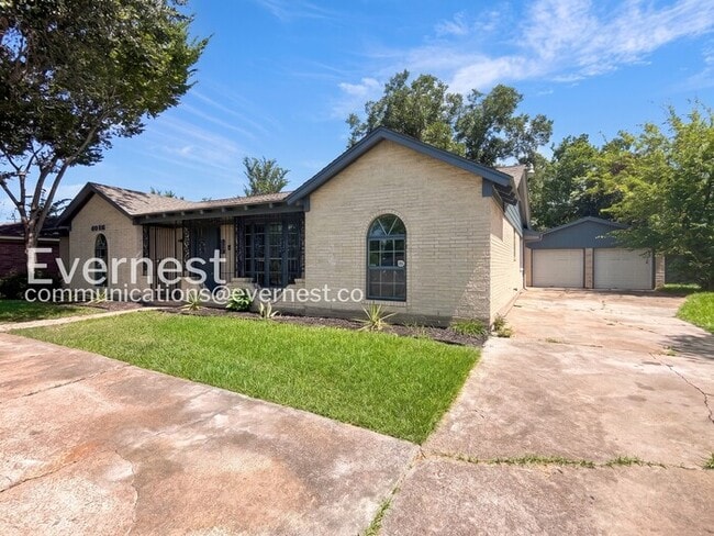 Photo - 4919 Lingonberry St
