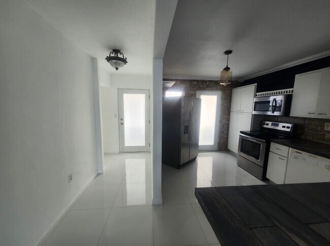 Photo - 1175 NE Miami Gardens Dr Unit 703E