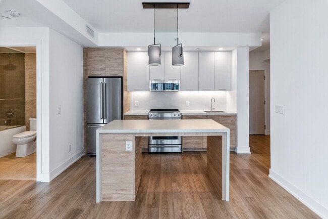 Building Photo - 200 Redpath Ave