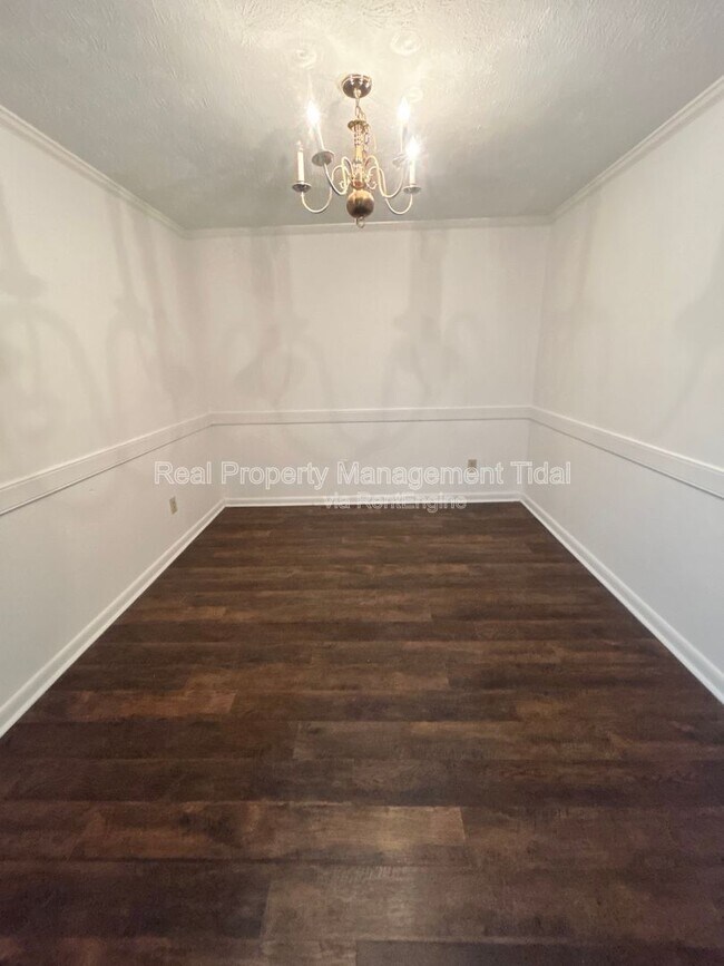 Photo - 128 Loch Cir