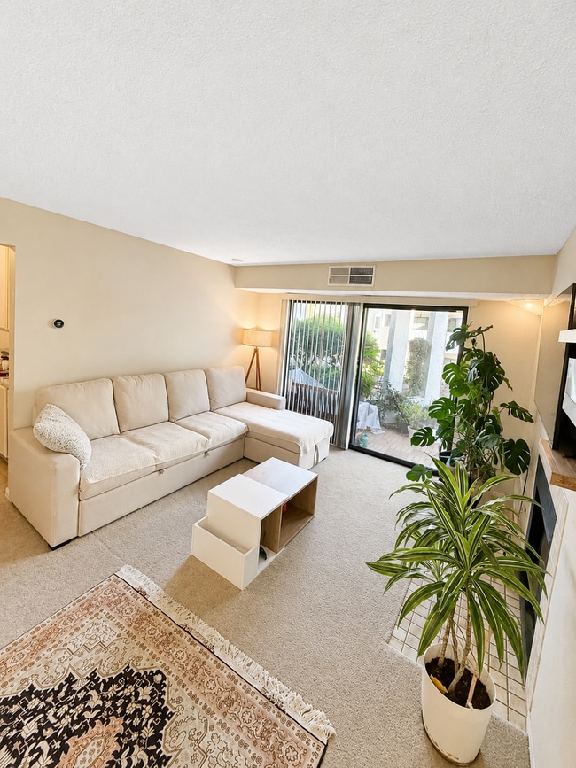 Building Photo - 9705 Mesa Springs Way Unit 219