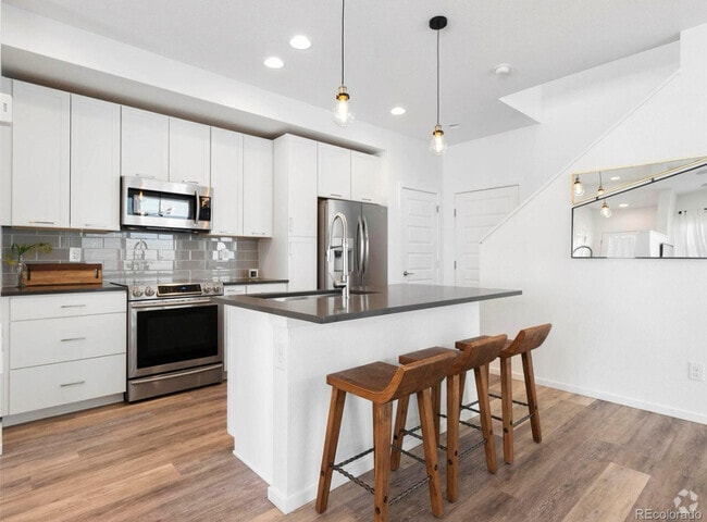Building Photo - 6752 Osage St Rental