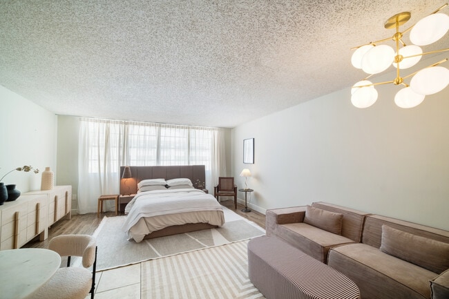 Building Photo - 999 Brickell Bay Dr Unit 1906