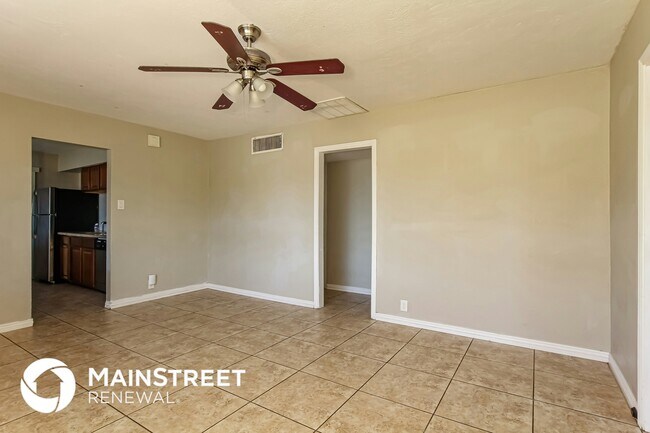 Photo - 2325 W Pinchot Ave