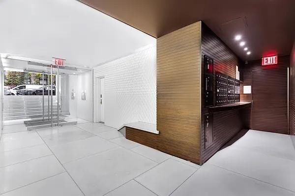 Photo - 250 W 15th St Unidad F