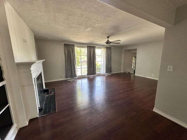 Photo - 1458 Greenwood Dr NE