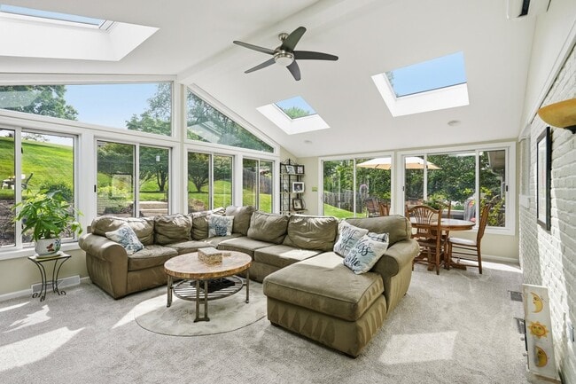 Photo - 113 Farmingdale Rd