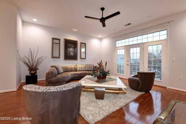 Photo - 5028 Ardossan Square