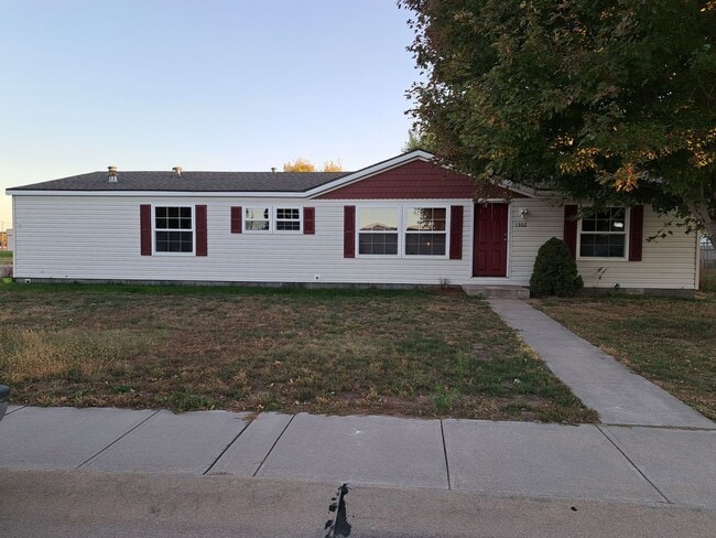 Building Photo - Ranch style 3 BR 2 BA Rental