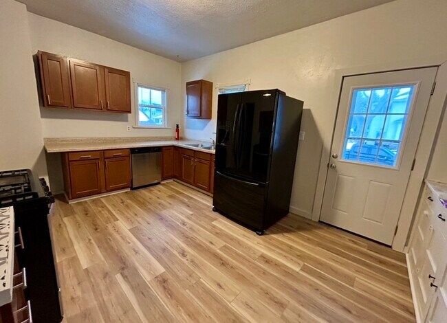 Photo - 402 W 14th Ave