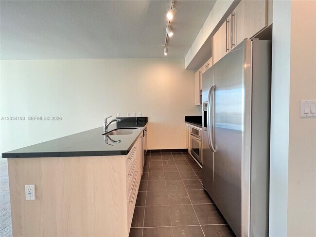 Photo - 79 SW 12th St Unidad 2502-S