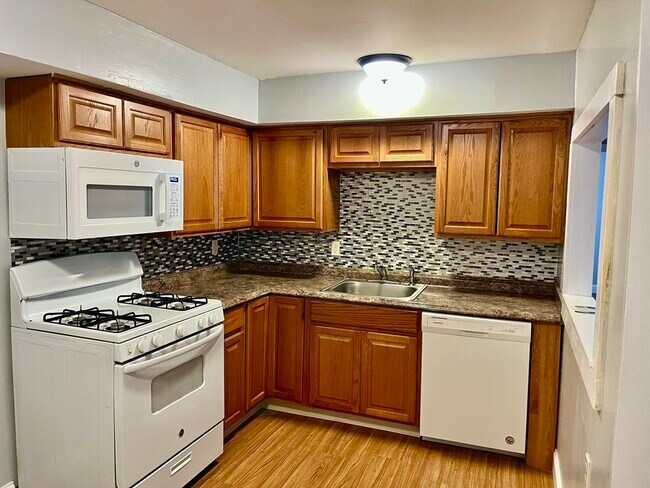 Photo - 225 Danforth St Unidad 3L