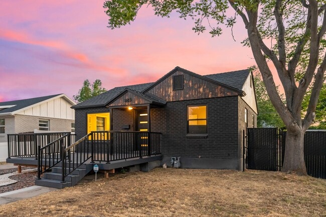 Photo - 983 N Poinsettia Dr