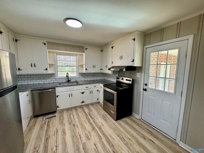 Photo - 17456 Lucas Ferry Rd