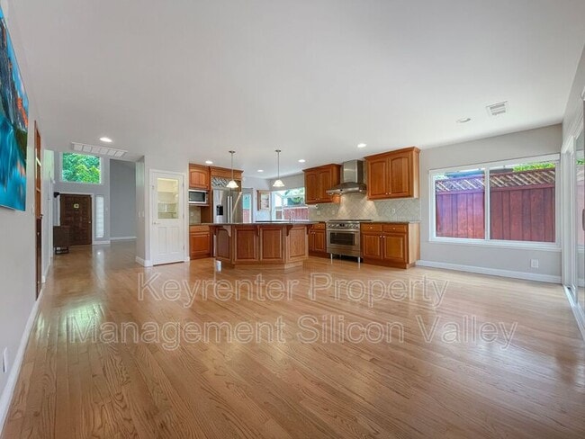 Photo - 2261 Plummer Ave