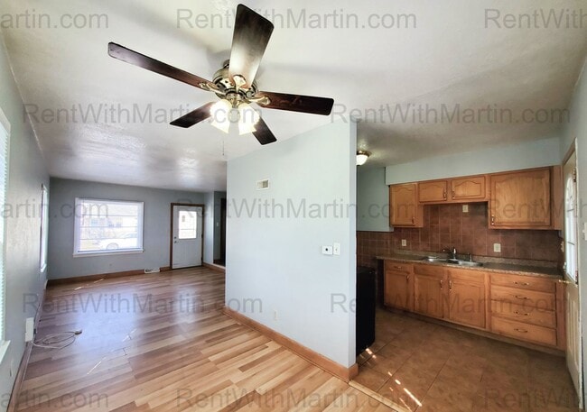 Photo - 1112-1114 Byron Ave Unidad 1112