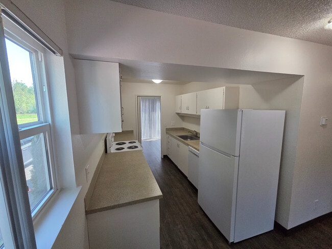 Welcome Home to Oak Creek Townhomes! - Oak Creek Townhomes