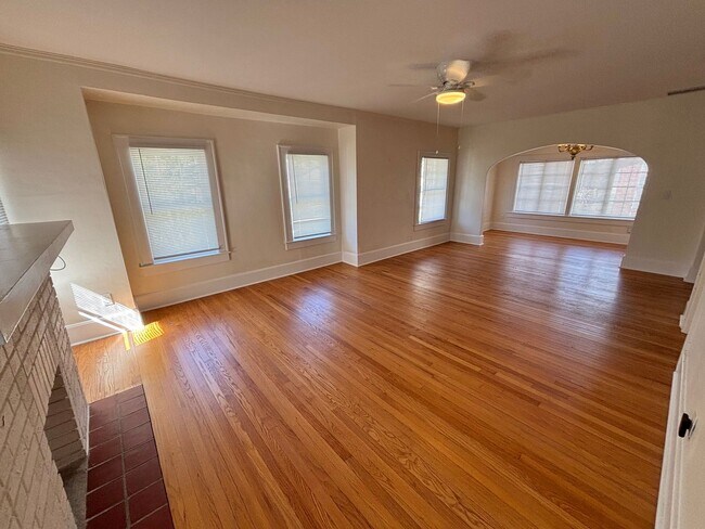 Photo - Beautiful Duplex in Riverside – Move-In Re...
