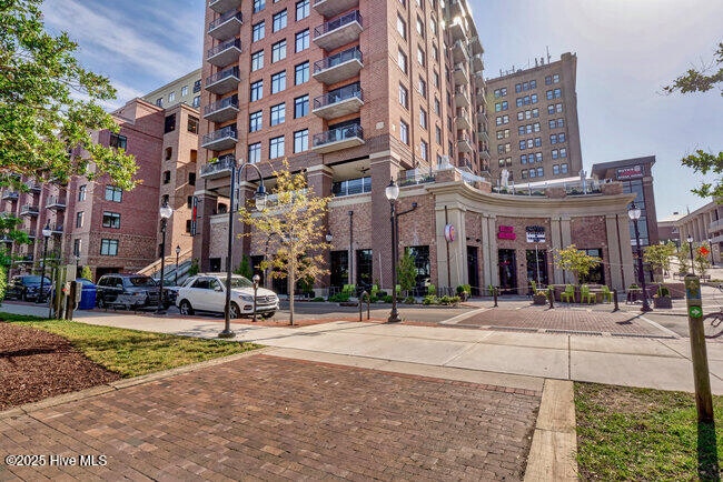 Building Photo - 240 N Water St Unit Apt 1256