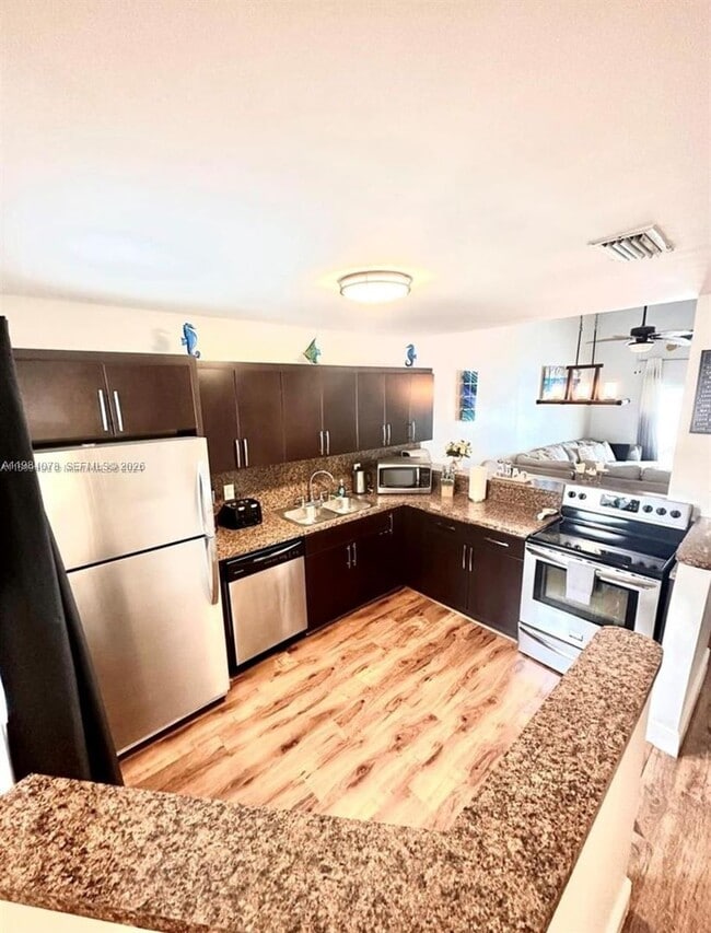 Building Photo - 2431-2433 SW 58th Manor