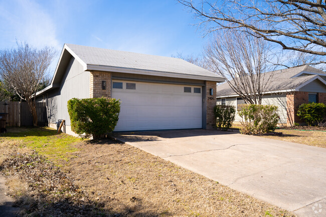 Building Photo - 2404 Windrift Way Rental