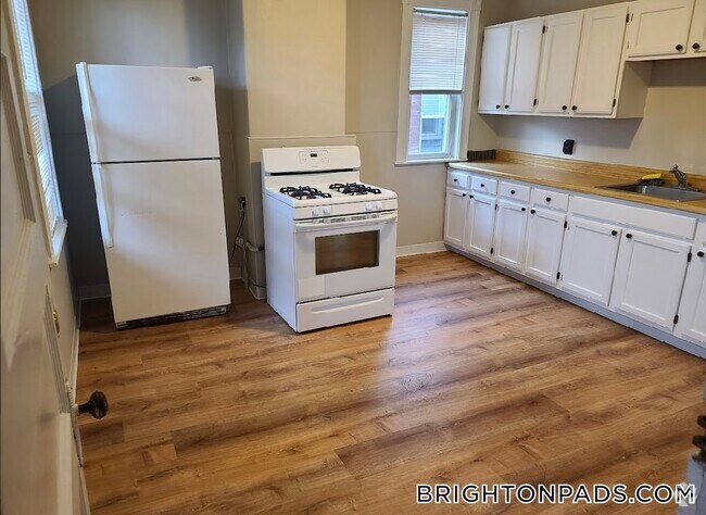 Building Photo - 348 Faneuil St Rental