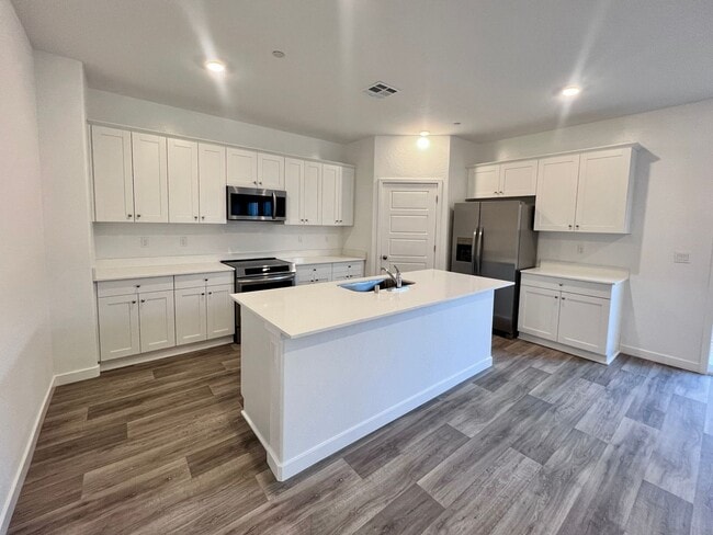 Photo - $3,500 Ashlan & Highland, 5 Bedroom House ...