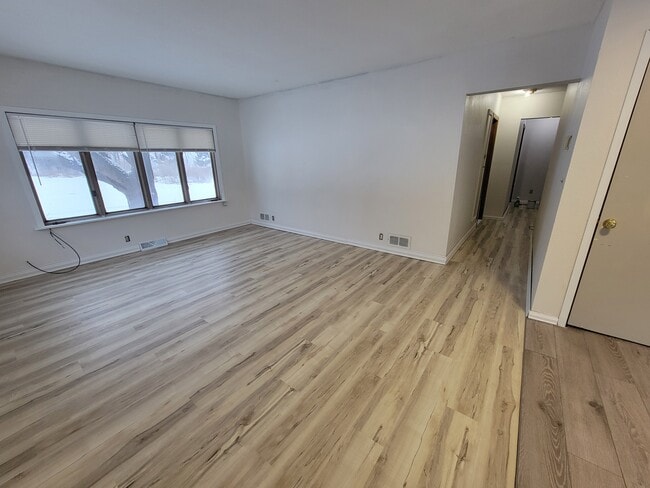 Photo - 802 Le Hillier St Unit 4 Bed 2 Bath + Laundry