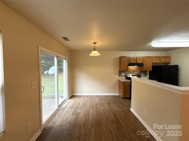 Photo - 6831 Sunman Rd