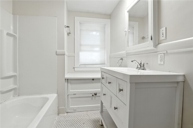 Photo - 297 Dartmouth St