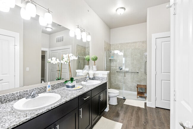 The Venice 2BR, 2BA - 1,093SF - Primary Bathroom