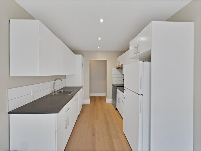 Photo - 2623 King St E Unité 4