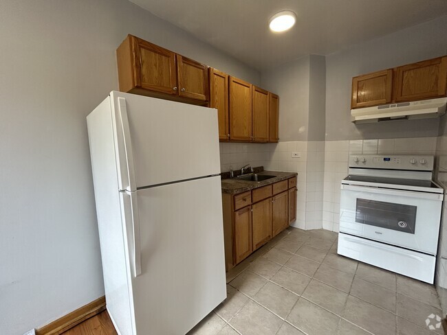 Building Photo - 6956 N Ashland Ave Rental
