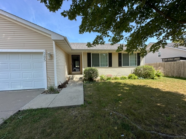 Building Photo - 585 SE Crabapple Dr Rental