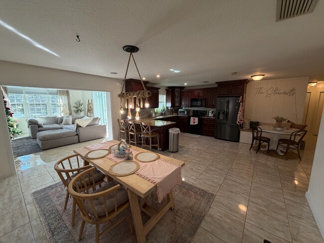 Photo - 8110 Rose Marie Ave E